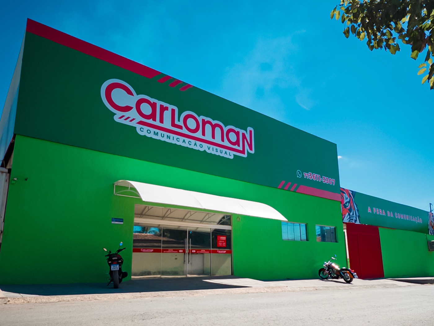 Fachada da Carloman Comunicação Visual em Barreiras, Bahia